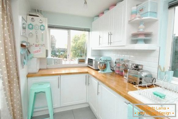 mint-and-pastel-tone-in-the-kitchen