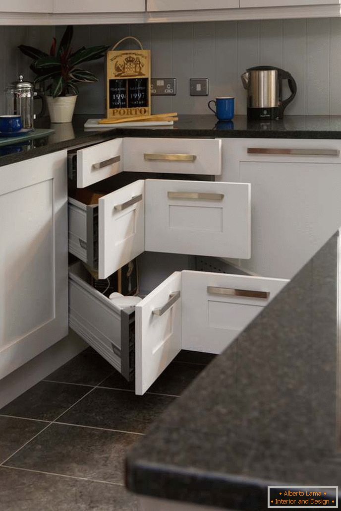 Corner drawers