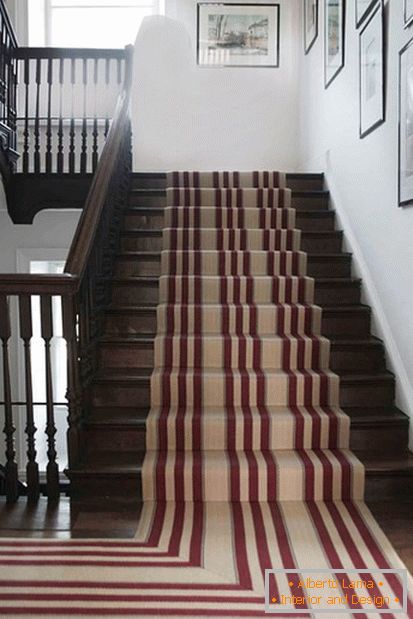 Striped carpet with your own hands for staircase decoration