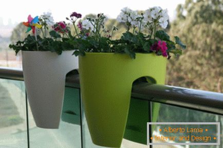 Flowerpots for handrails