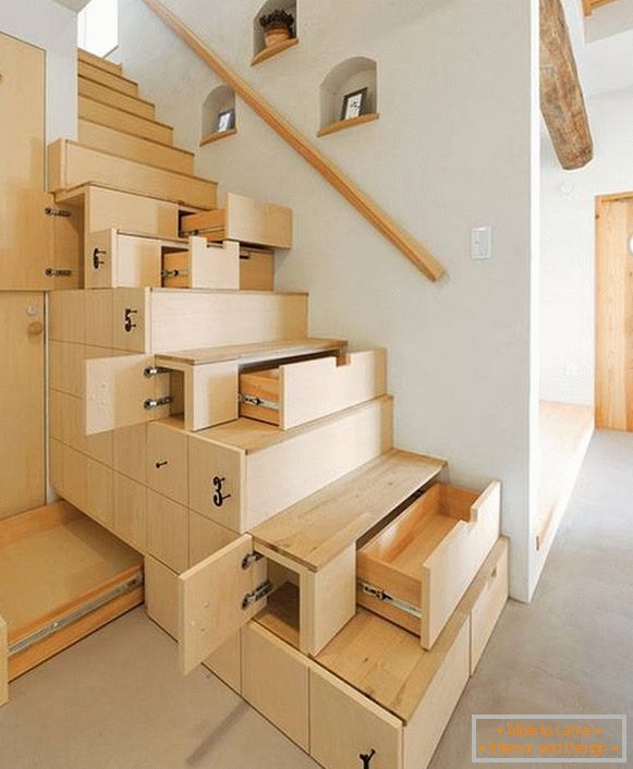 ladder-with-drawers