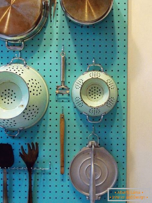 Perforated wall board for saucepans