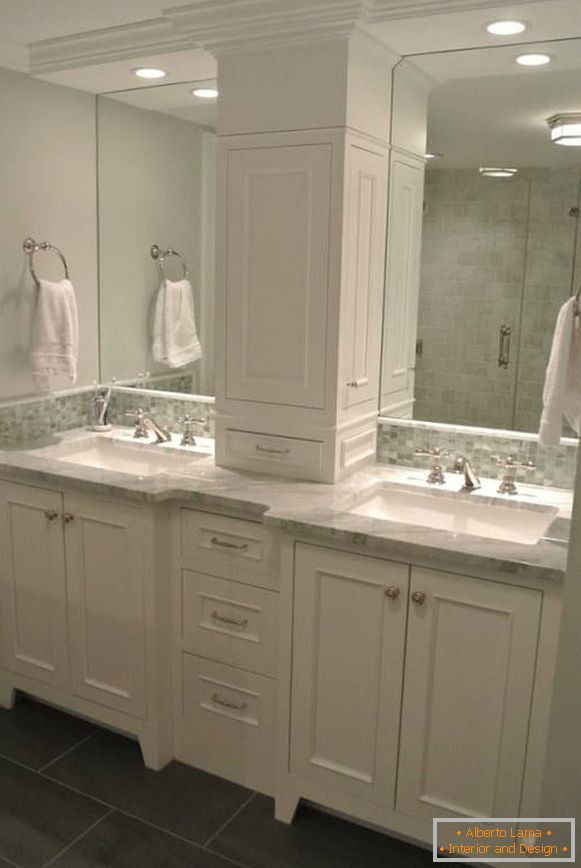Built-in lamps above the sinks in the bathroom