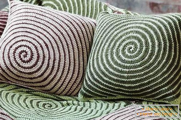 Decorative cushions for the sofa, crocheted