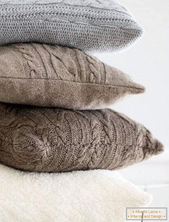 Decorative cushions with your hands from old coats
