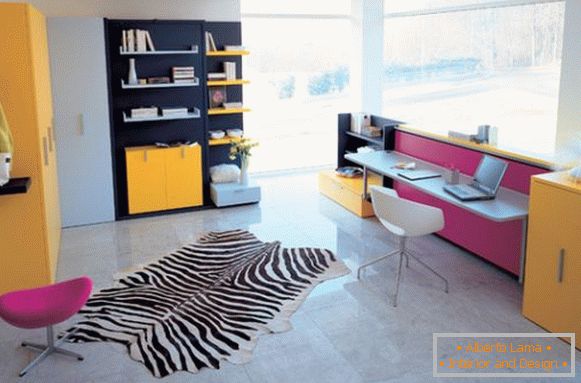 Bright accents in the design of the office