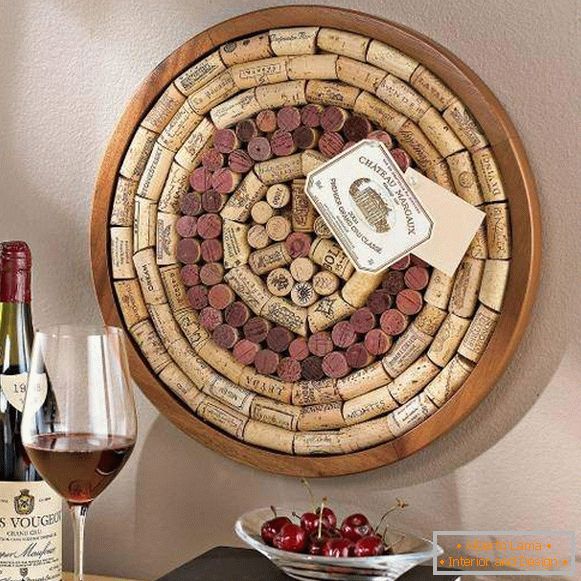 How to decorate a wall in an interior with wine stoppers