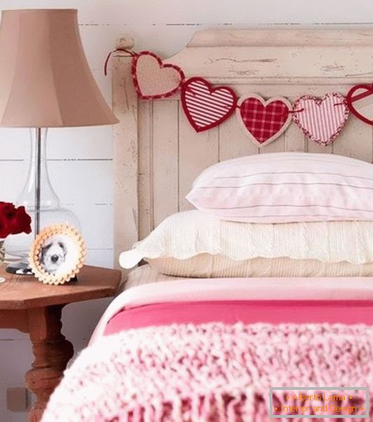 Decoration of the bed for Valentine's Day