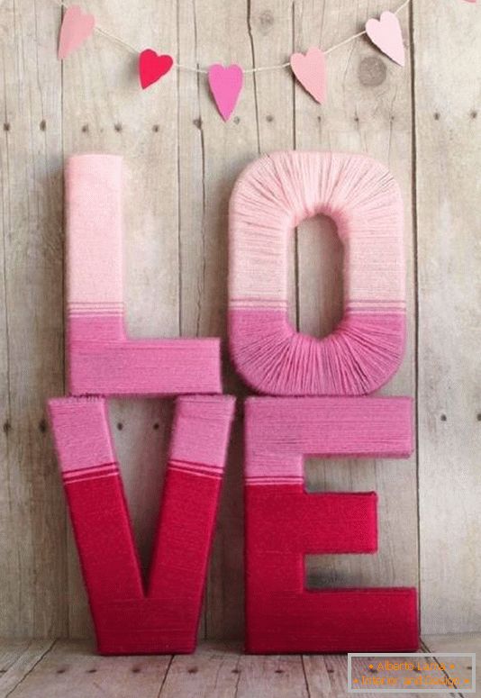 Romantic crafts made of thread and heavy paper