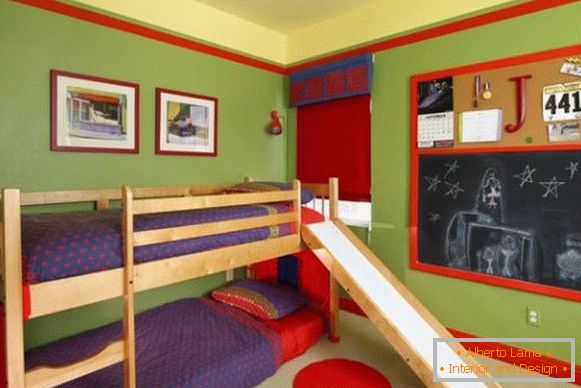 Two-level bed with slide в небольшой детской