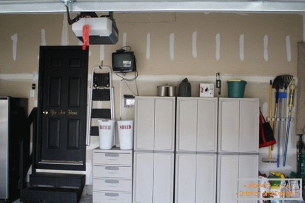 Wardrobes and drawers in the garage