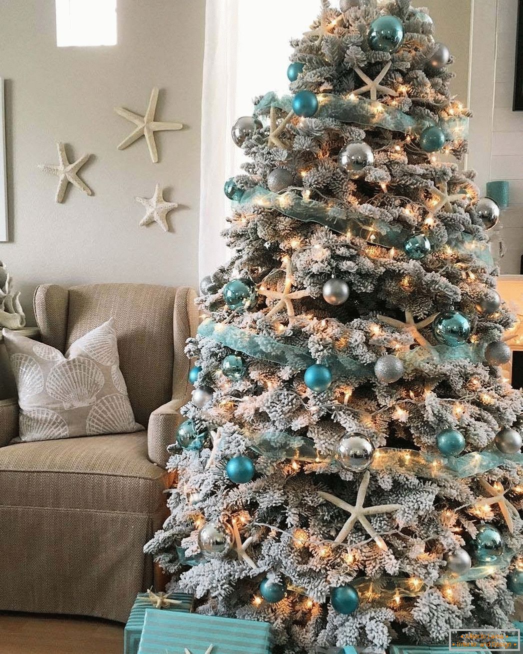 Christmas tree with starfish