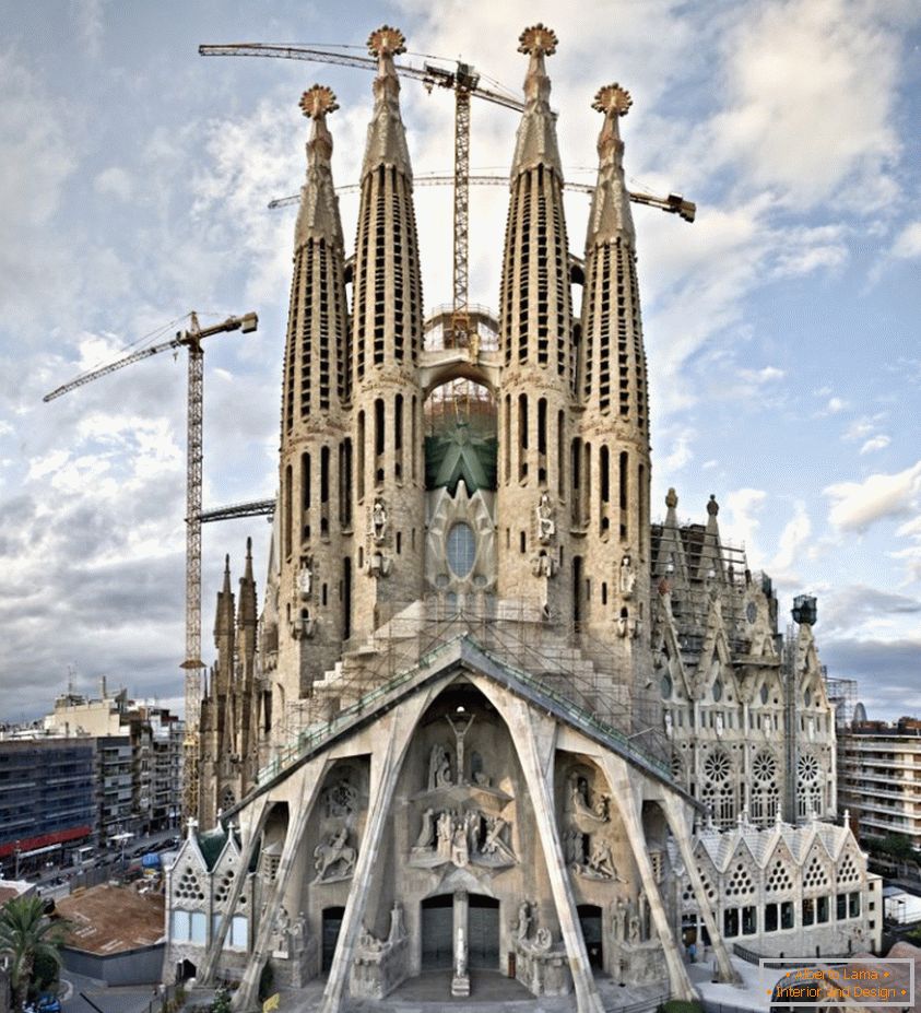 Temple of the Holy Family (Barcelona, ​​Spain)