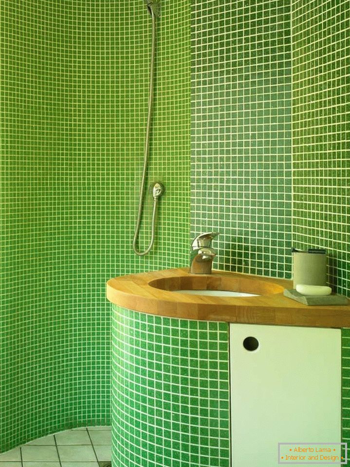 Green tiles in the bathroom