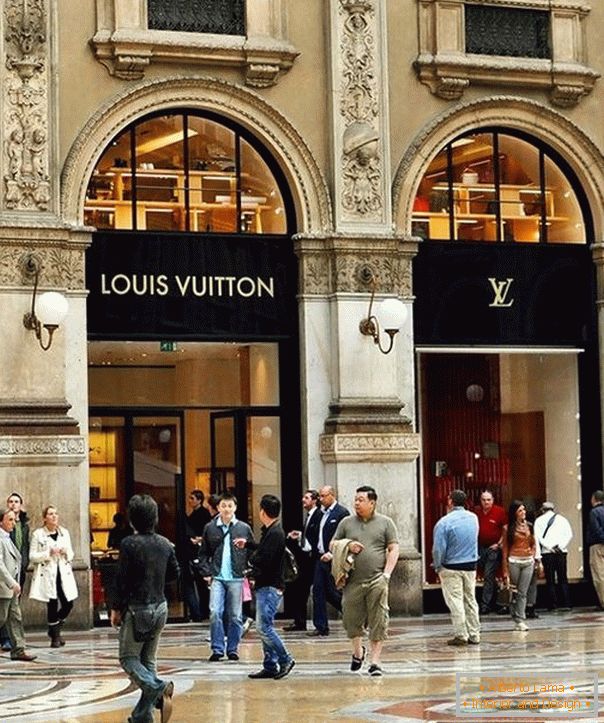 Shop Louis Vuitton in Milan