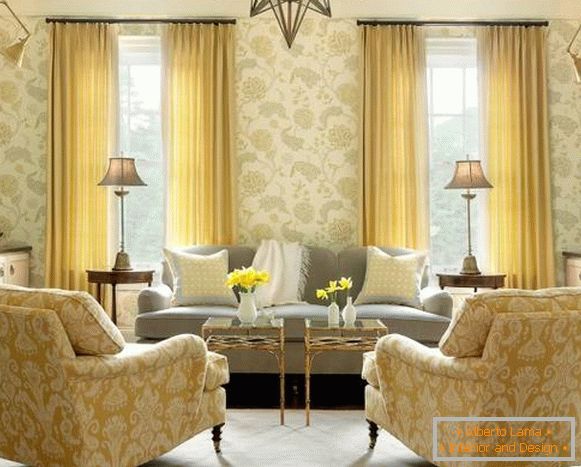 The combination of yellow and aiour in the living room