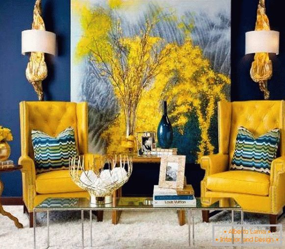 Combination of yellow with blue in the interior