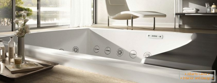 Luxurious whirlpool bath