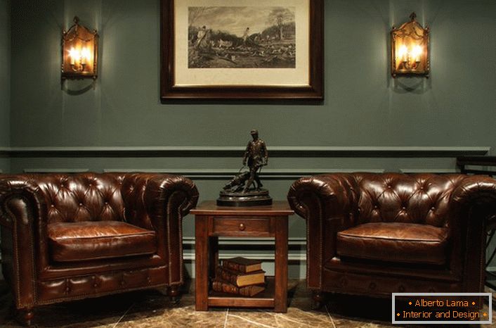 For the office of a gentleman in the English style is characterized by massive leather chairs and strict interior features.