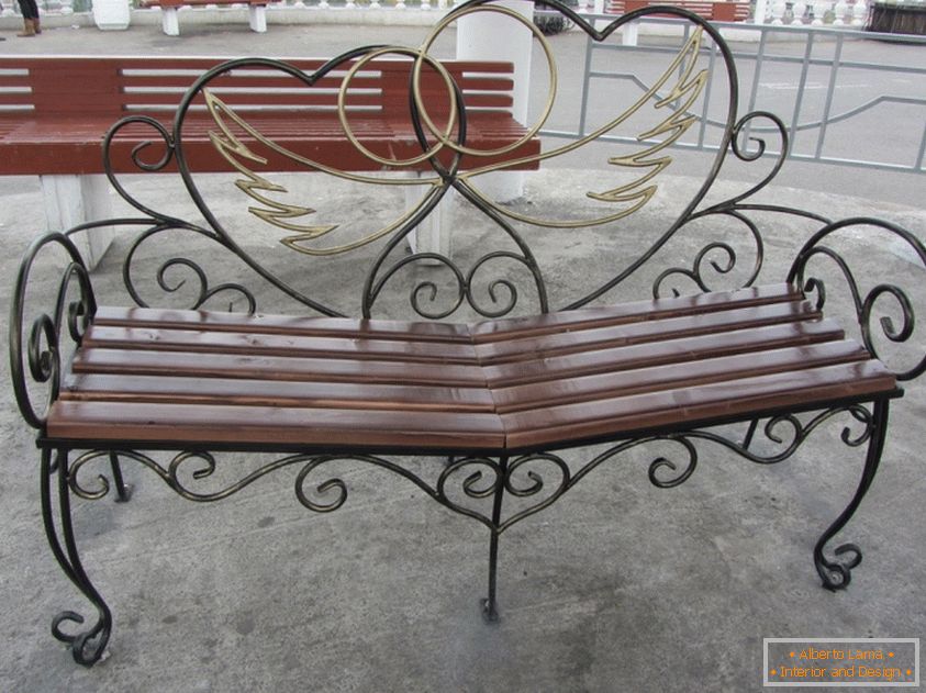 Openwork bench for lovers
