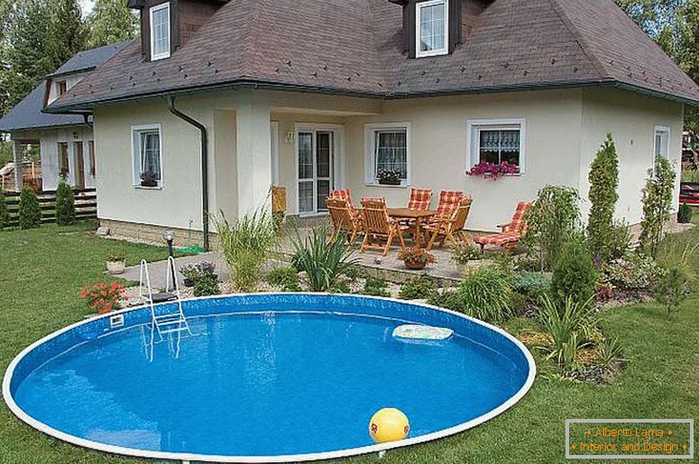 Round pool at home