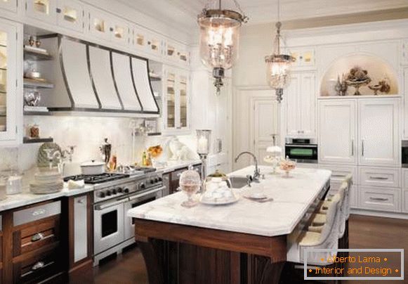 The classic design of the brownish white kitchen in the photo