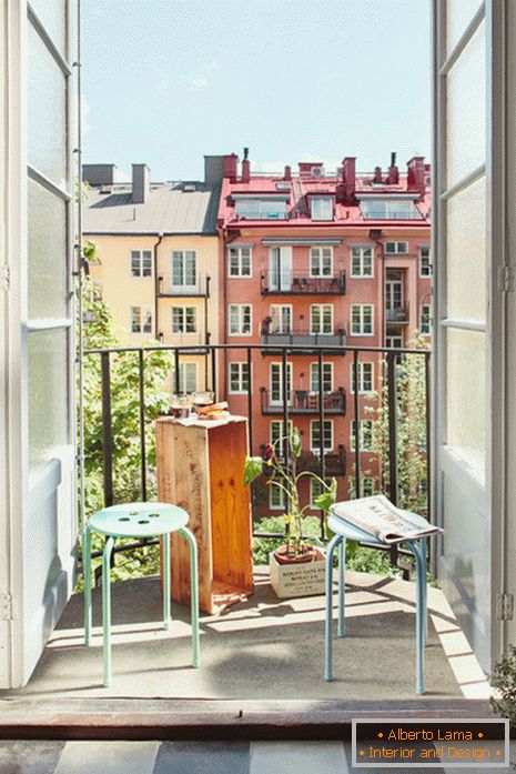 Small balcony with a view of the city