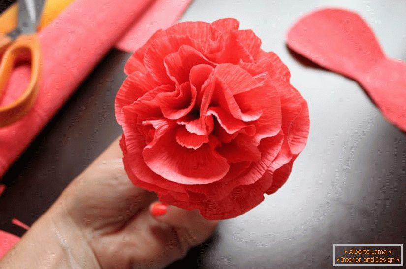 Making flowers from paper