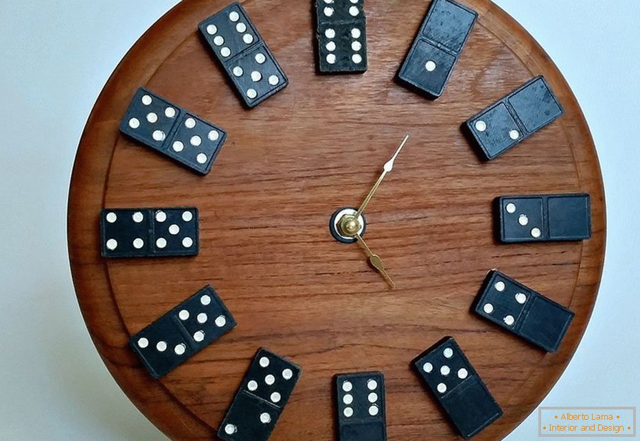 Dial with dominoes instead of numbers