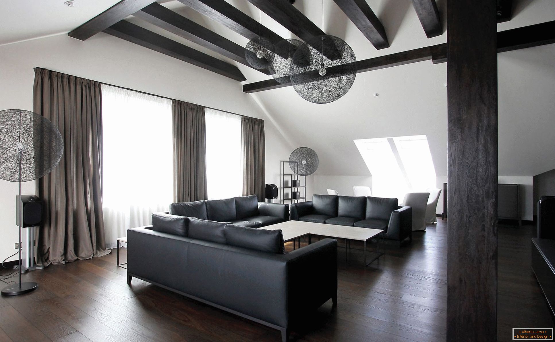 Black beams on the ceiling in the interior of the living room