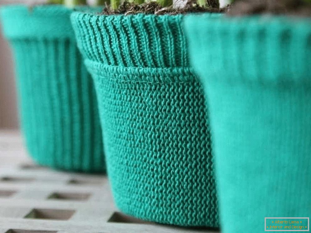 Knitted covers for flower pots