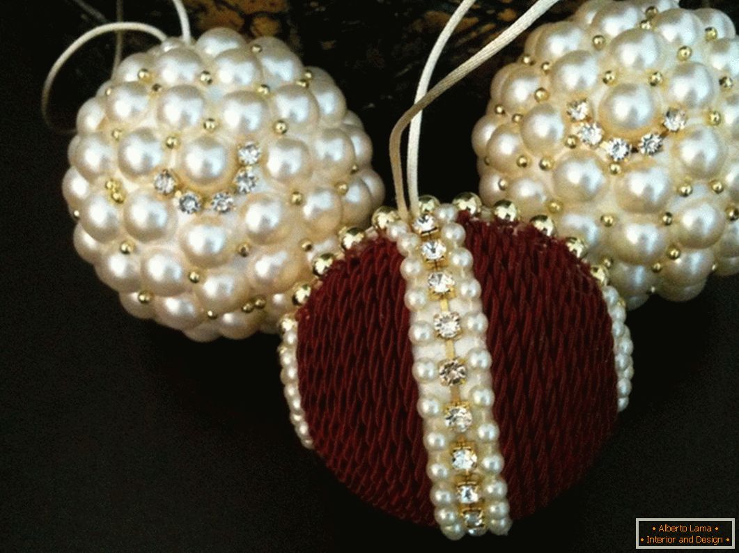 Christmas balls of beads