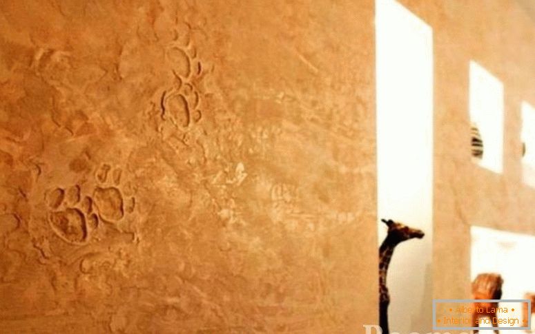 Plaster with cat tracks
