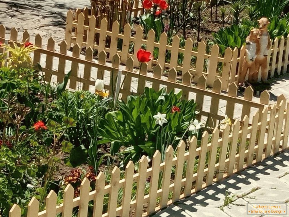 Decorative fence на участке