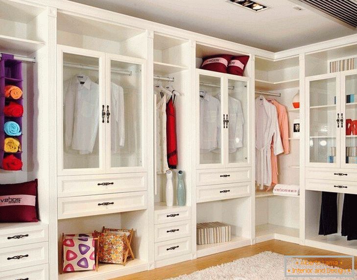 Spacious room for clothes