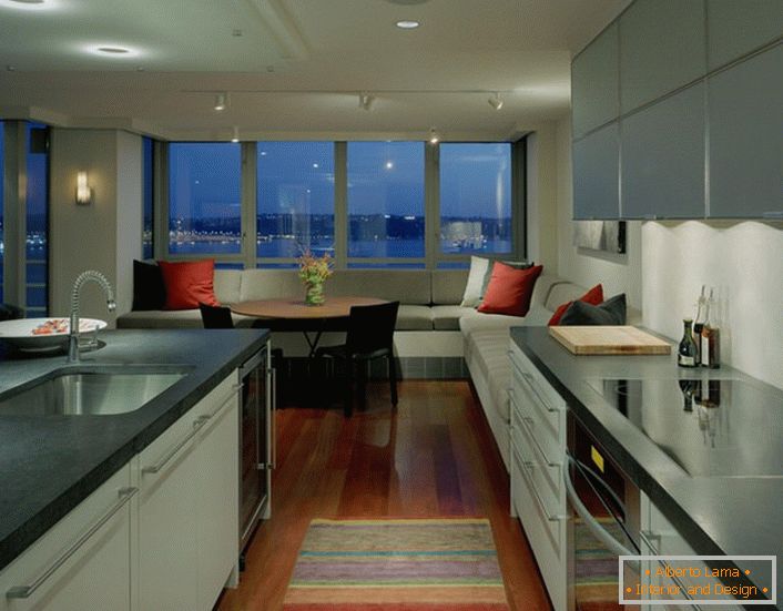 Large kitchen in a residential skyscraper in Chicago. Without solid large windows, the kitchen was bored with food in 5 minutes. 
