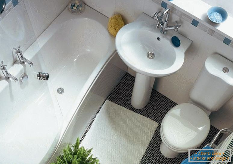 Superb interior design of a small bathtub