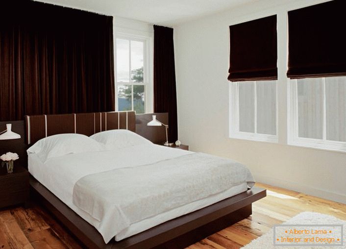 Bedroom wenge does not like excesses, so decorative elements should be a minimum. 