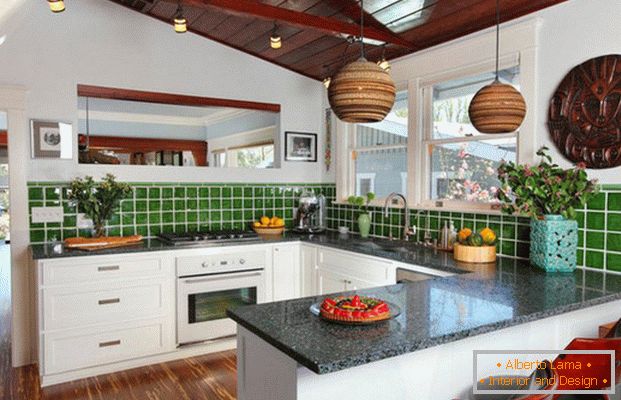 оригинальный design of a large kitchen in a private house