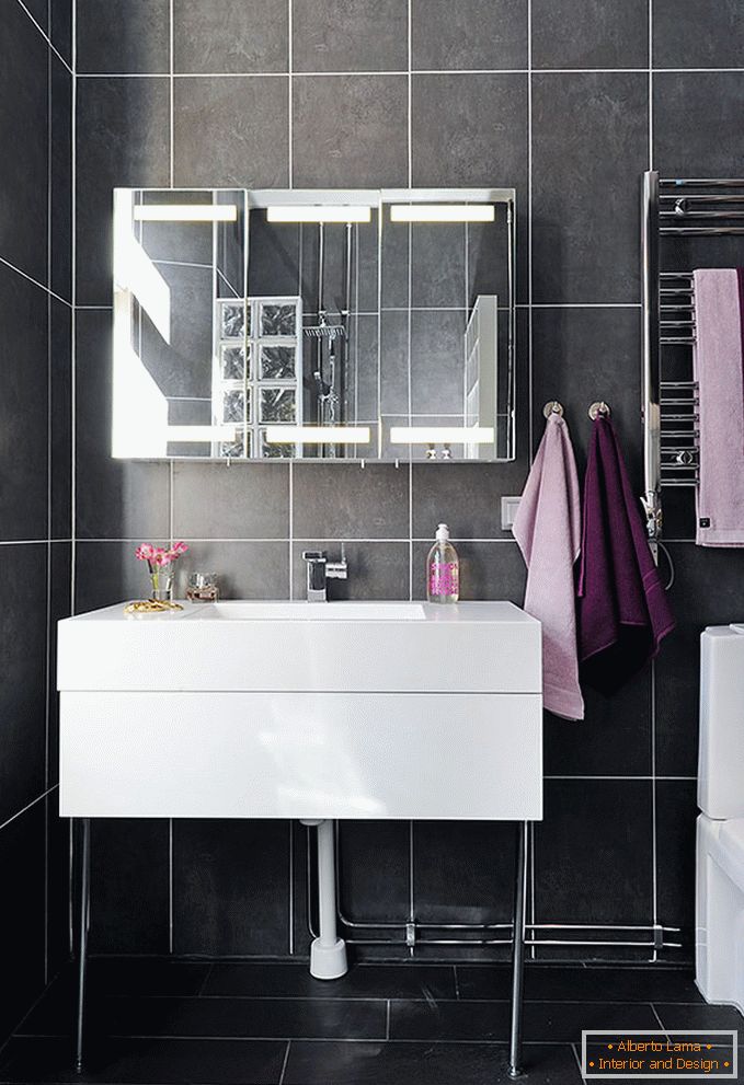 Purple accents in a black and white bathroom