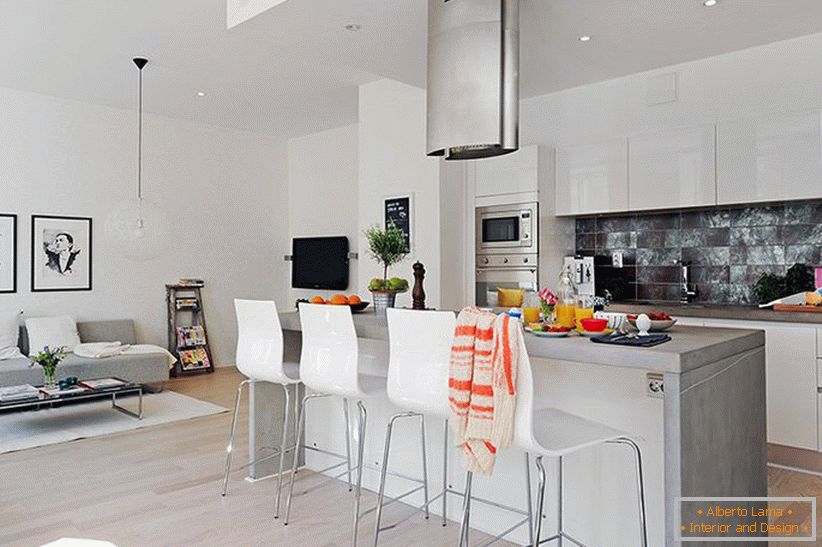 Dining area in studio apartment