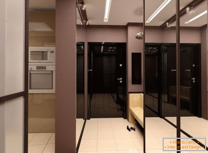 Mirror closet will increase the small corridor