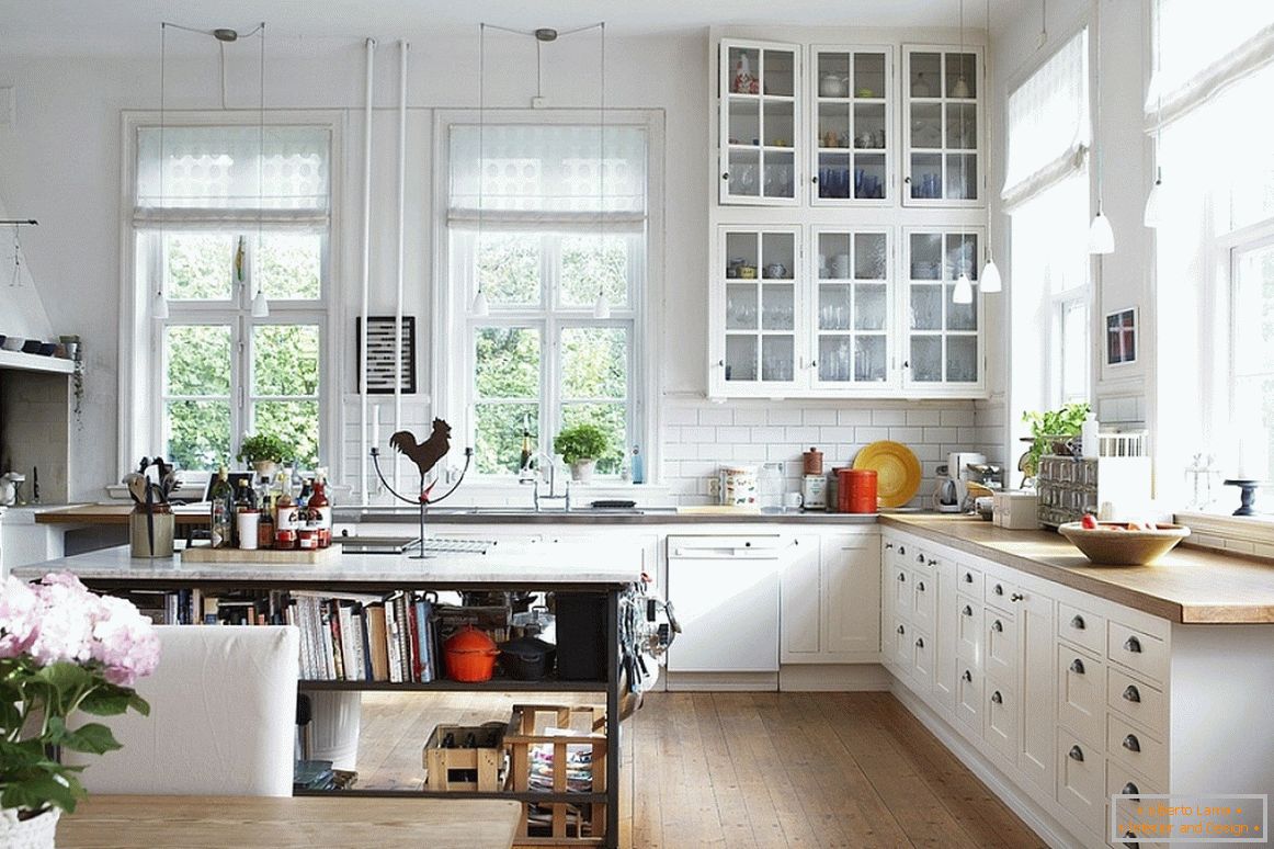 White color in the kitchen