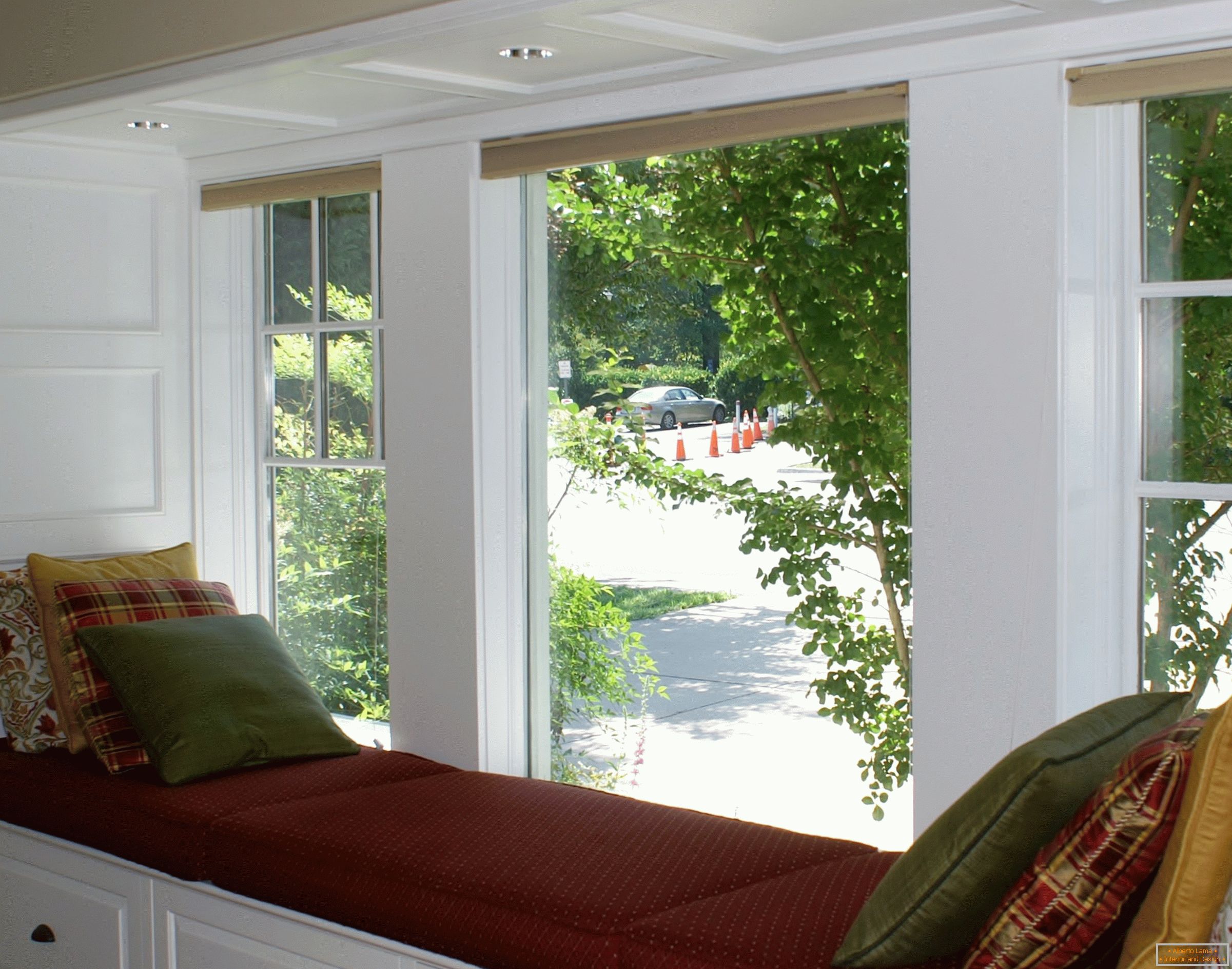 The design of the window sill as a recreation area