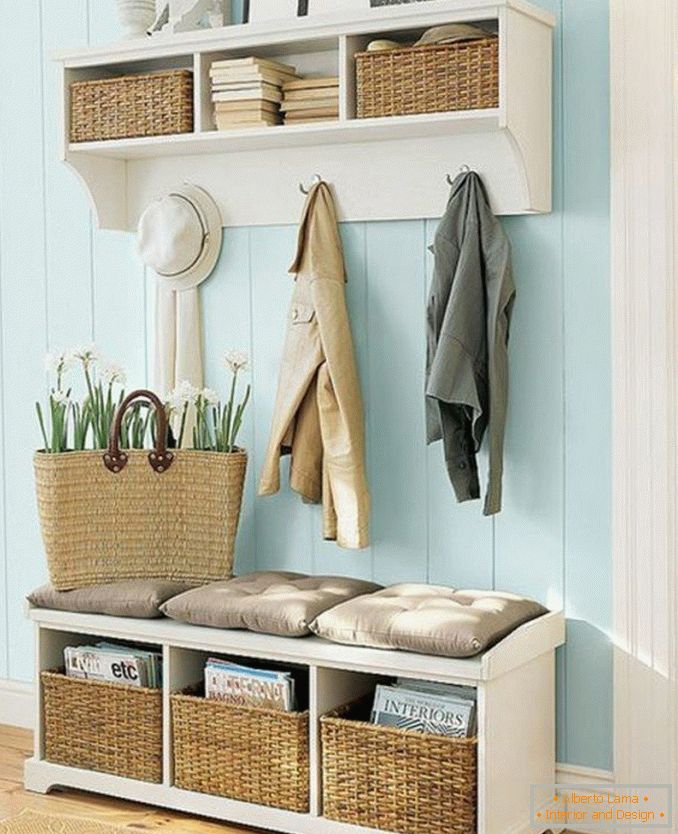 Set with shelves and hangers