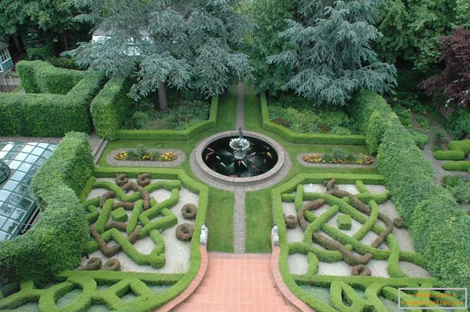 Garden with fountain