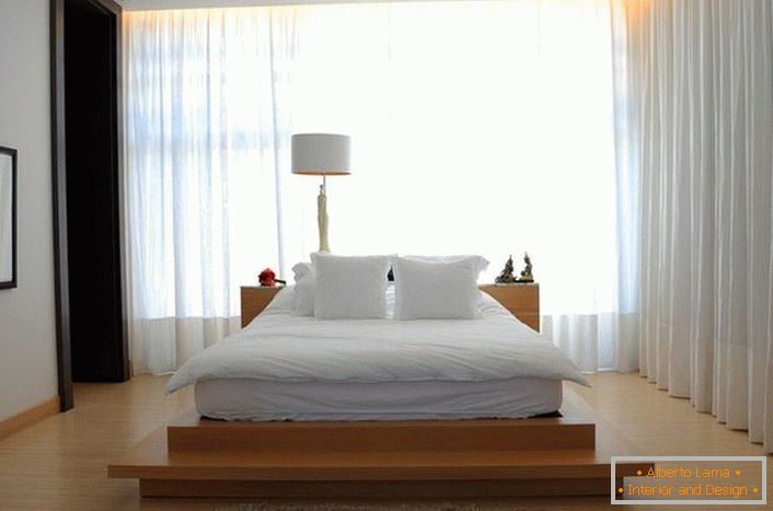 The bed resembles a large soft feather bed, which is located on a high catwalk of wood. Curtains made of soft, translucent, flying fabric make the atmosphere in the room romantic and relaxing. 