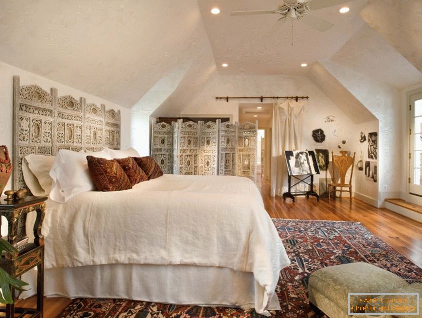 Indian style in the interior of the bedroom