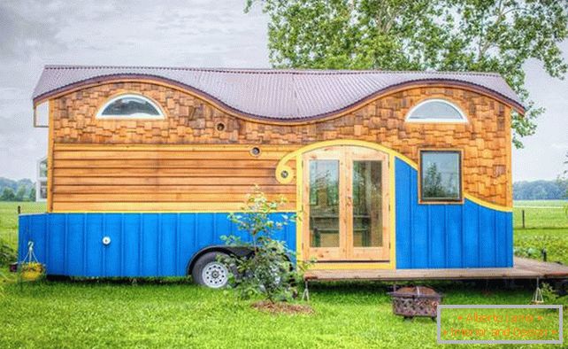 Compact house on wheels for family