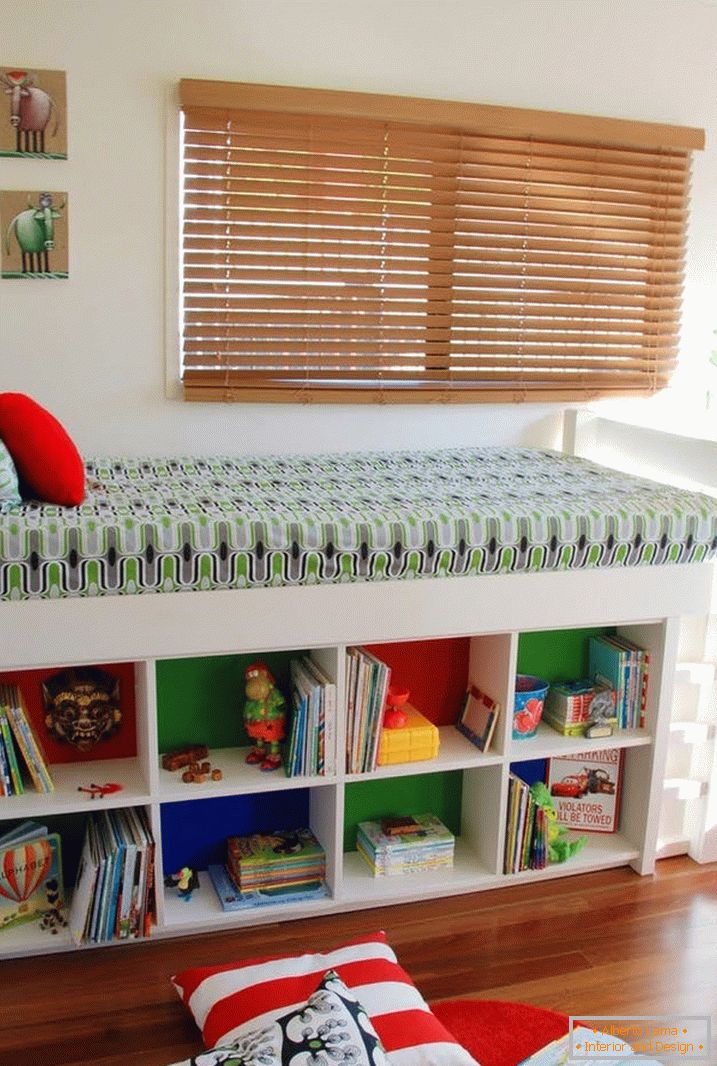 Shelves under the bed to increase the space in the bedroom